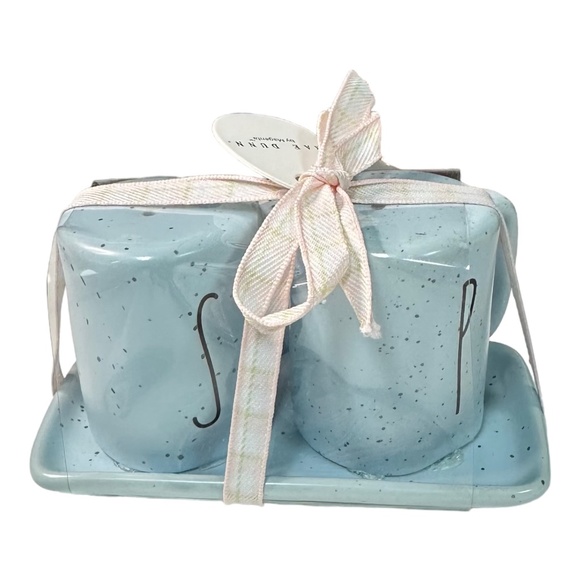 Rae Dunn "SALT and PEPPER" Blue Mug Shaker Set - Picture 1 of 1